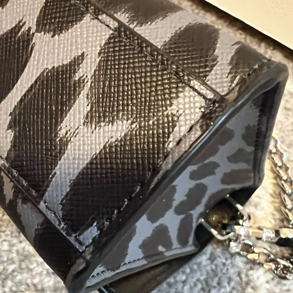 *LIKE NEW* ♠️ Kate Spade ♠️ leopard crossbody with chain